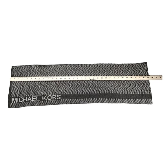 Michael Kors Women’s Chevron Scarf, Reversible Shawl Wrap,  Logo Label Inprint - Picture 13 of 16